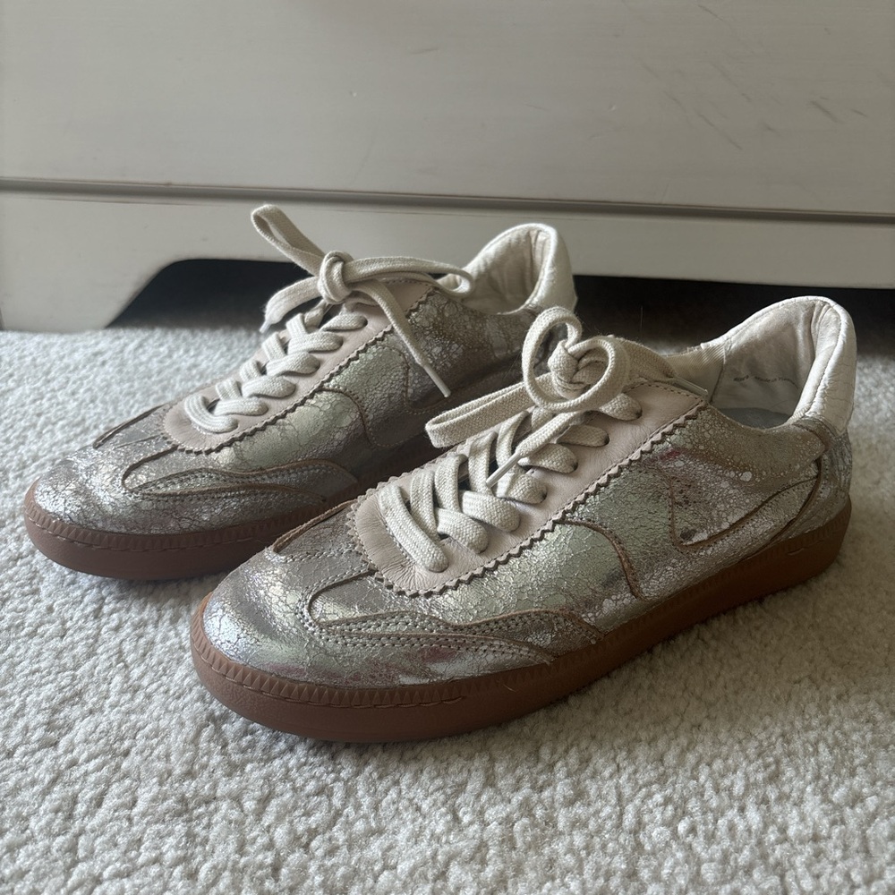 Dolce Vita sneakers- size 9